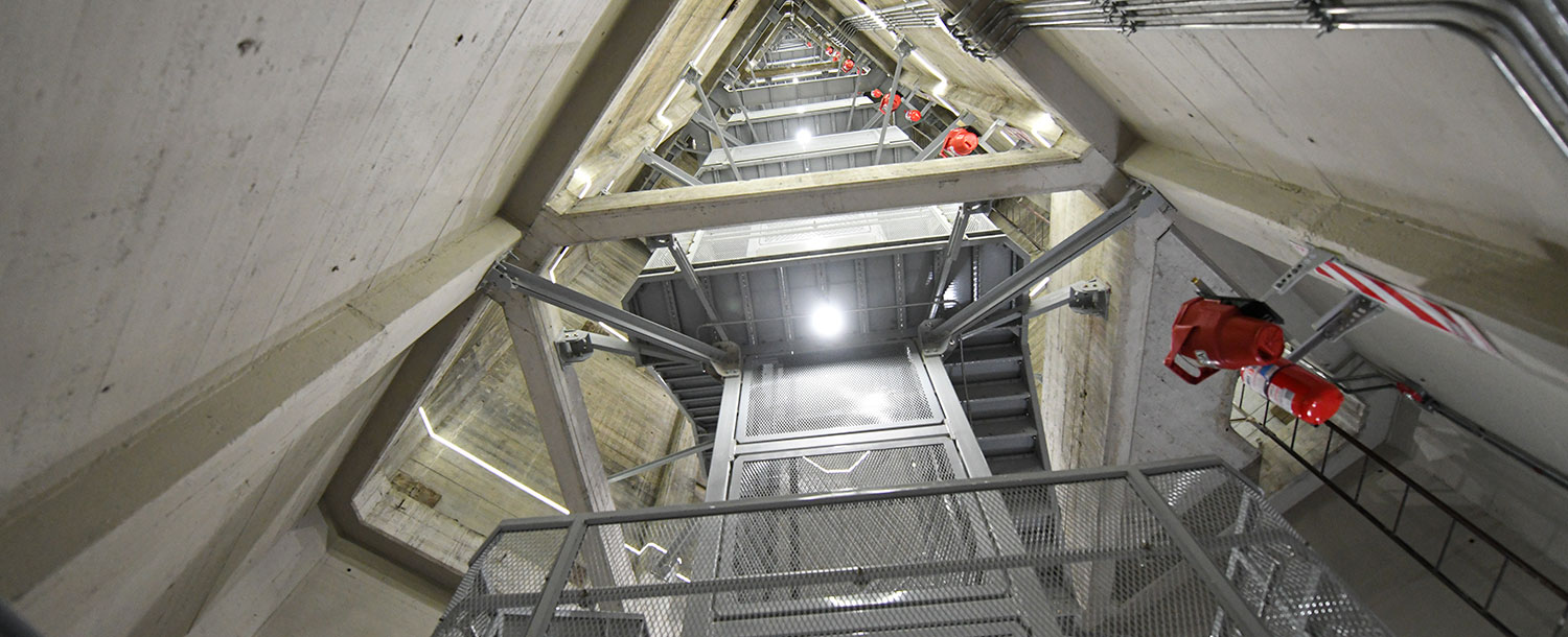 Estructura interior y ascensor del Obelisco de Buenos Aires